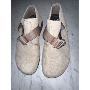 NWOB Chaco Women's Paonia Rough Suede Clog Teak, US size 9